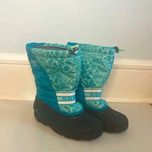 Sorel Women’s size 5 winter boots waterproof insulated teal snowflakes